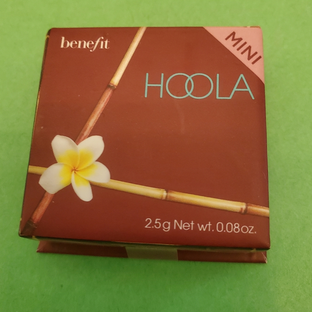 BENEFIT COSMETICS MINI HOOLA Bronzer. BNIB. 2.5 g Net wt. 0.08 oz.
